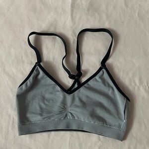 FABLETICS Gray and Black Sports Bra $24 SIZE XXS Extra Extra Small Athletic Fit